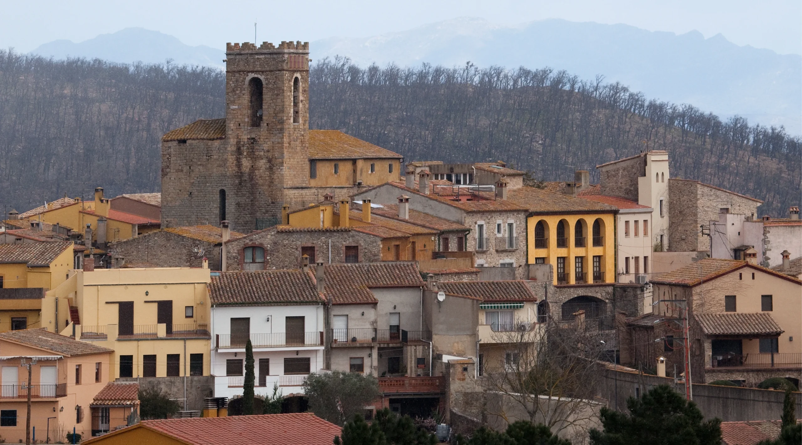 Darnius. Maria Geli - Pilar Planagumà. Arxiu Imatges PTCBG
