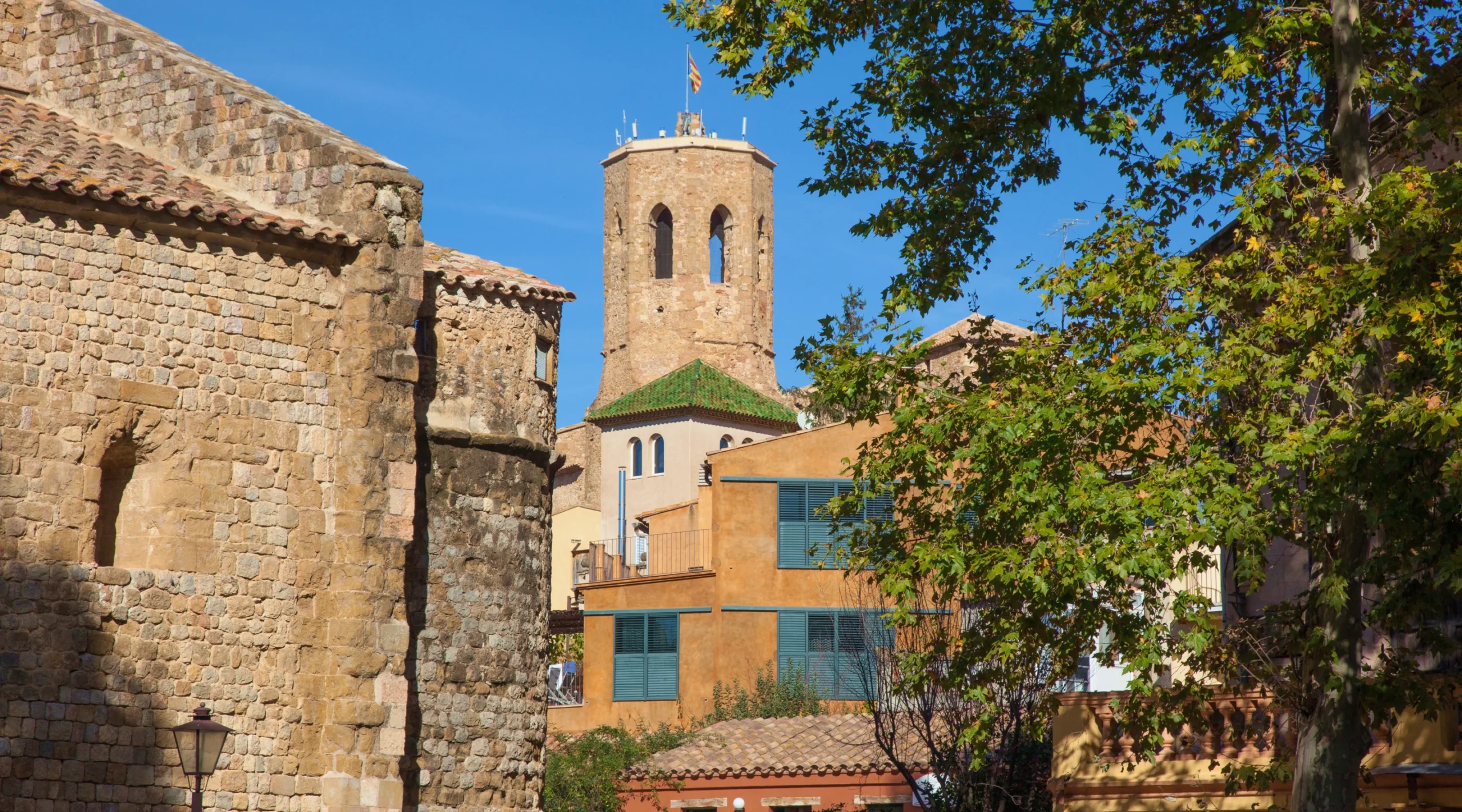 Lladó. Maria Geli - Pilar Planagumà. Arxiu Imatges PTCBG
