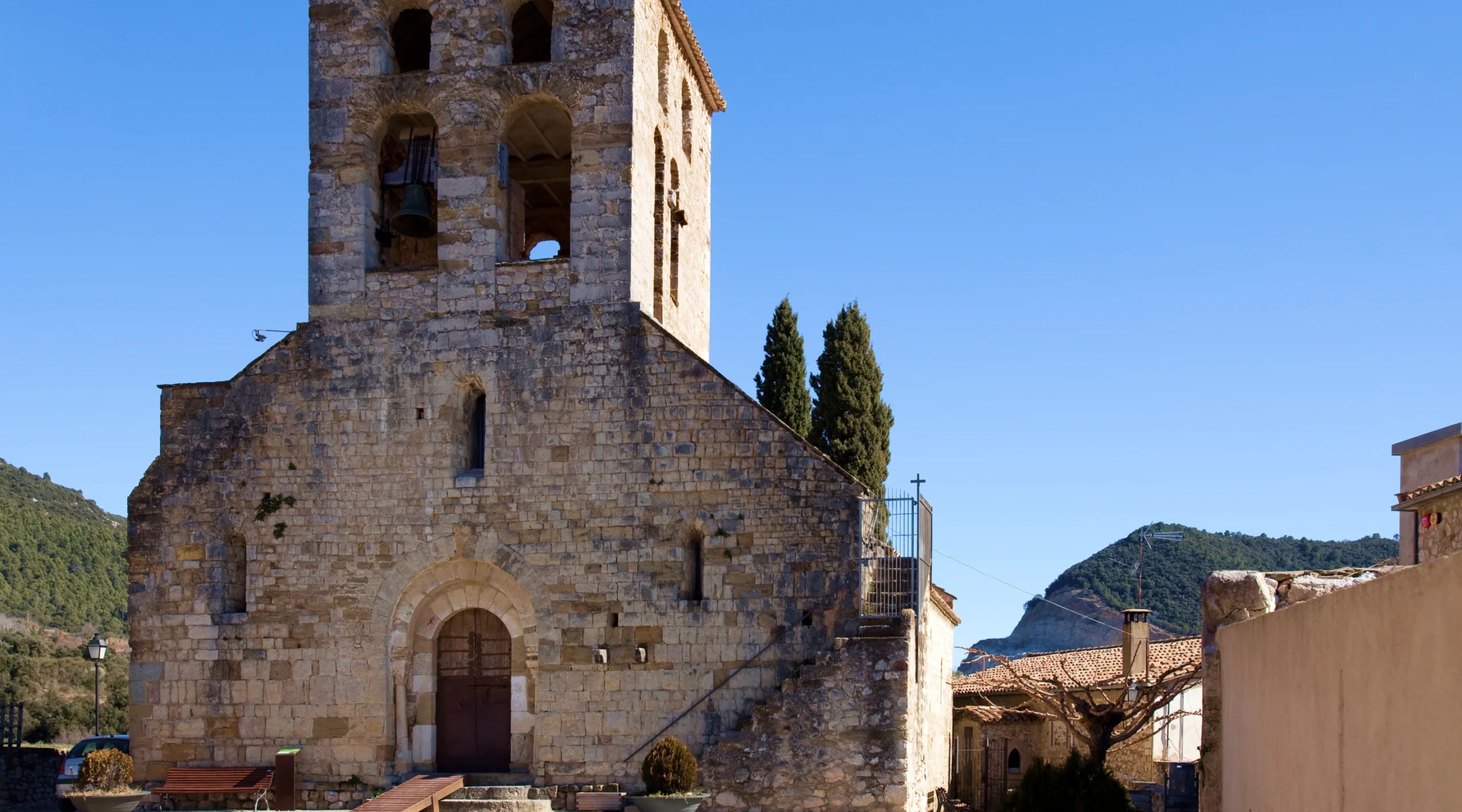 Sant Feliu de Beuda. Maria Geli - Pilar Planagumà. Arxiu Imatges PTCBG
